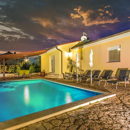 Roza, A Beautiful With Pool Close To The Vakantiehuis