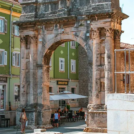 Roza, A Beautiful With Pool Close To The Vakantiehuis Krmed