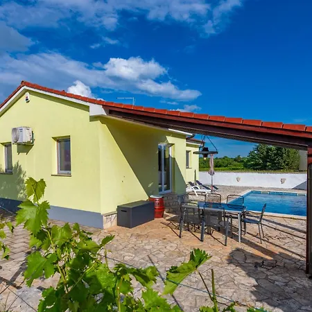 Roza, A Beautiful With Pool Close To The Vakantiehuis