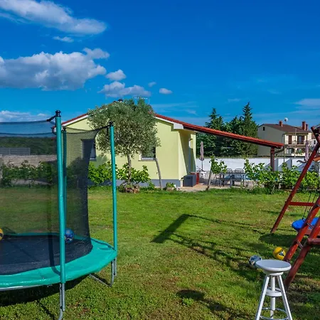 Vakantiehuis Roza, A Beautiful With Pool Close To The Krmed
