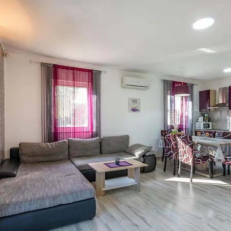 Roza, A Beautiful With Pool Close To The Vakantiehuis