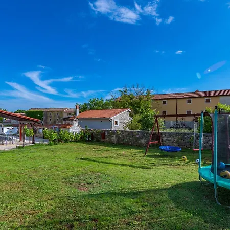Roza, A Beautiful With Pool Close To The * Krmed