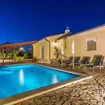 Roza, A Beautiful With Pool Close To The *