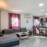 Roza, A Beautiful With Pool Close To The Casa vacanze
