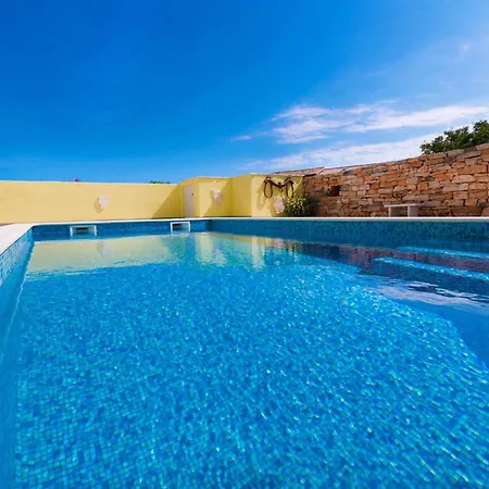 Roza, A Beautiful With Pool Close To The *