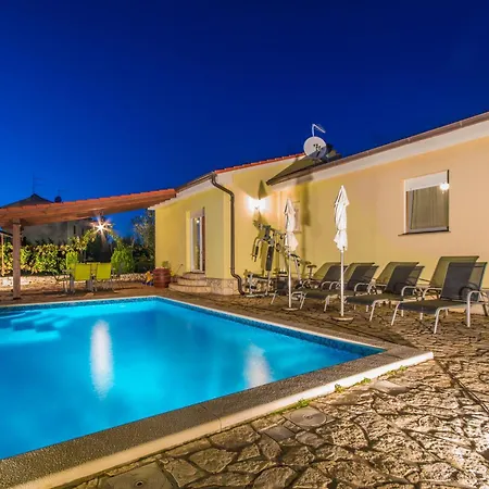 Roza, A Beautiful With Pool Close To The *